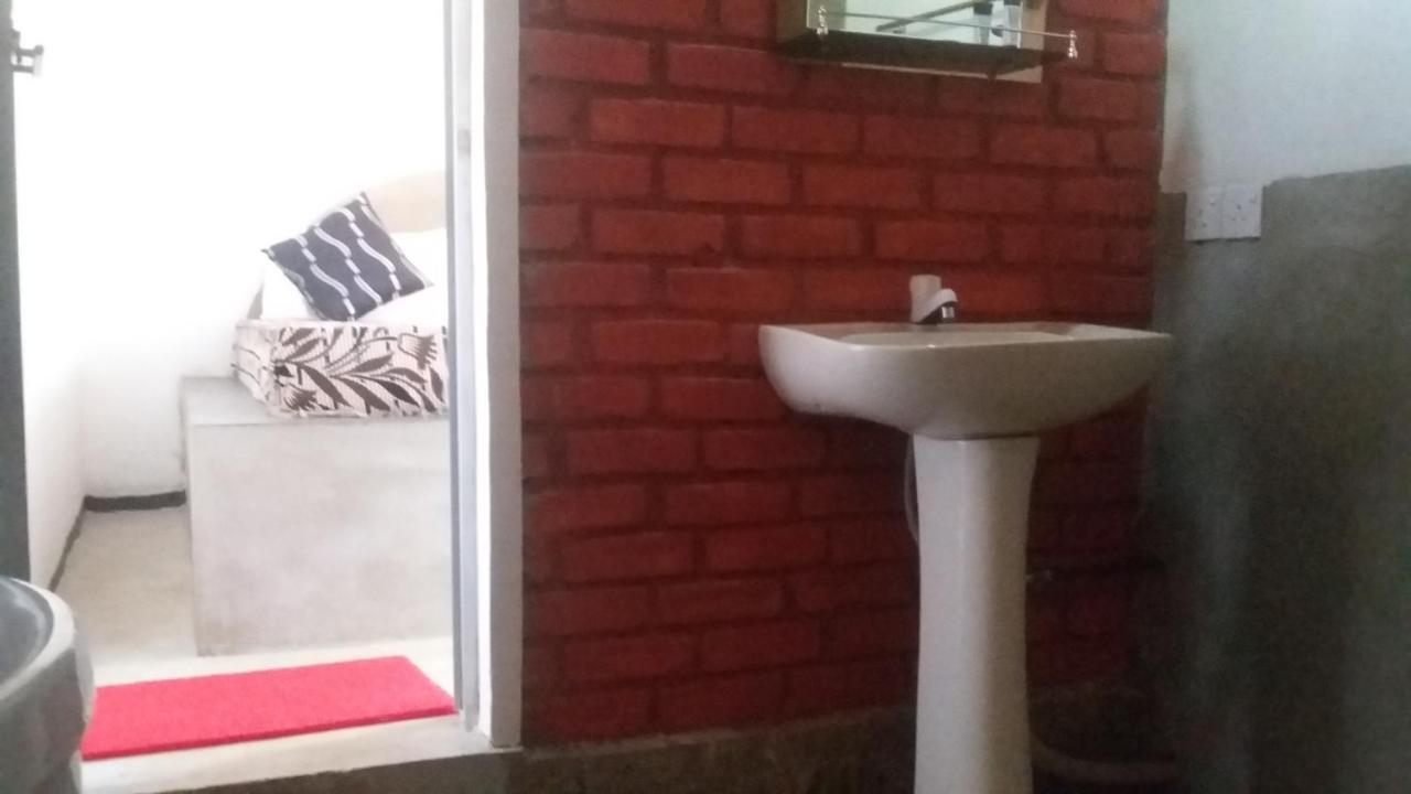 Angry Birds Homestay Habarana Bagian luar foto